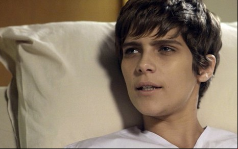 Letícia (Isabella Santoni) desistirá de lutar pela vida após meses de quimioterapia - Reprodução/TV Globo
