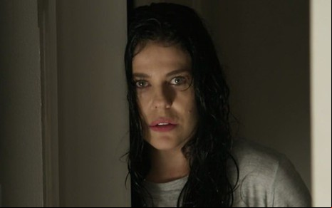 A atriz Bárbara Paz (Nelita) em cena da novela A Regra do Jogo, da Globo - Reprodução/TV Globo