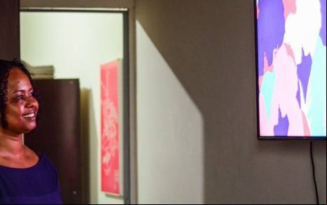 A professora de inglês Claudia Gomes, que trocou o cinema e o teatro pelo televisor - Cristiane Camelo/Notícias da TV
