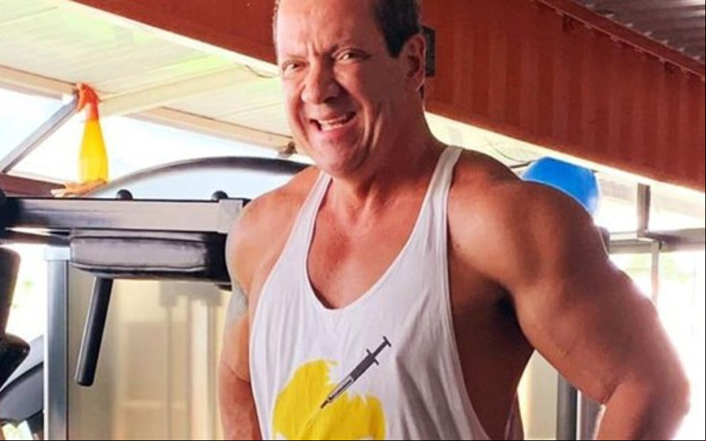 Gilberto Ribeiro gosta de exibir seus atributos físicos em fotos com pouca roupa no Instagram - FOTOS: REPRODUÇÃO/INSTAGRAM