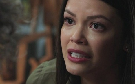 Cris/Julia (Vitória Strada) em cena da novela das seis da Globo com Margot (Irene Ravache) - Reprodução/TV Globo