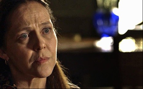 Judith (Isabela Garcia) em cena da novela das nove da Globo; governanta fará descoberta importante - Reprodução/TV Globo