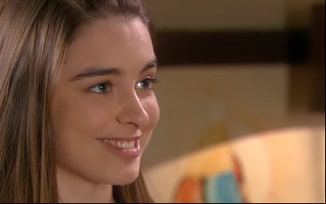 Isabella Moreira em cenas de As Aventuras de Poliana; atriz se irritou com perguntas sobre sua sexualidade - REPRODUÇÃO/SBT