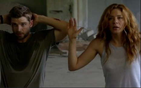Mike Vogel e Rachelle Lefevre em cena do episódio final de Under the Dome - Reprodução/CBS