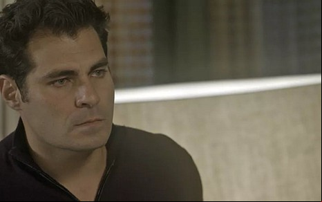 Thiago Lacerda (Ciro) em cena de A Lei do Amor; bandido topará denunciar crimes da amante - Reprodução/TV Globo