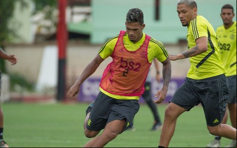Equipe alternativa do Flamengo treina em preparação para o Campeonato Carioca