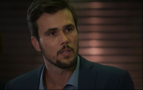 O ator Bruno Ferrari com expressão de preocupação em cena como Rafael de Salve-se Quem Puder