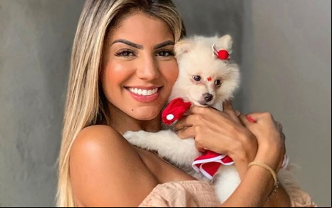 Imagem de Hariany Almeida com sua nova cachorrinha