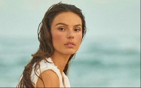 A atriz Isis Valverde em foto publicada no Instagram
