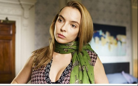 Jodie Comer em cena da série Killing Eve