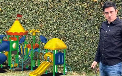 Marcelo Adnet imita Mario Frias, secretário especial de Cultura, no Sinta-se em Casa, do Globoplay