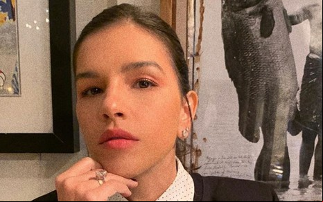 Mariana Rios séria em ensaio fotográfico para seu Instagram