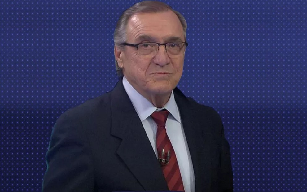 Carlos Alberto Sardenberg com um terno preto e gravata vermelha