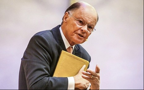 Edir Macedo em pregação na Igreja Universal