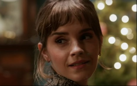 Emma Watson com olhar vazio nas gravações de Harry Potter: De Volta a Hogwarts