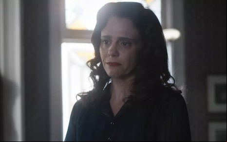 Malu Galli está com a expressão de tristeza em cena de Além da Ilusão, novela das seis da Globo