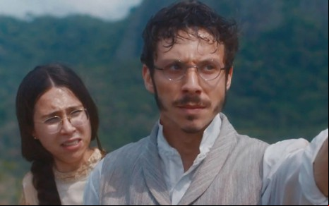 Dolores (Daphne Bozaski) e Nélio (João Pedro Zappa) em cena de Nos Tempos do Imperador