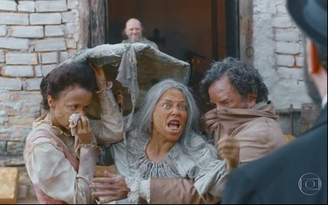 Vivianne Pasmanter grava com peruca, verrugas e sem dentes ao lado de Augusto Madeira e Dani Barros, como Germana, Quinzinho e Clemência