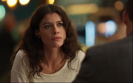 Bárbara (Alinne Moraes) em cena de Um Lugar ao Sol