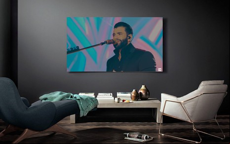 Gusttavo Lima em vídeo do YouTube na smart TV