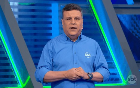 Téo José em uma transmissão de futebol do SBT