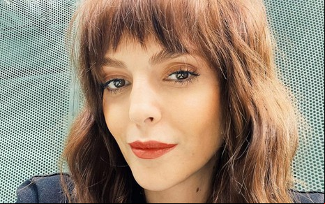 Titi Müller está com olhar vazio em selfie nas redes sociais