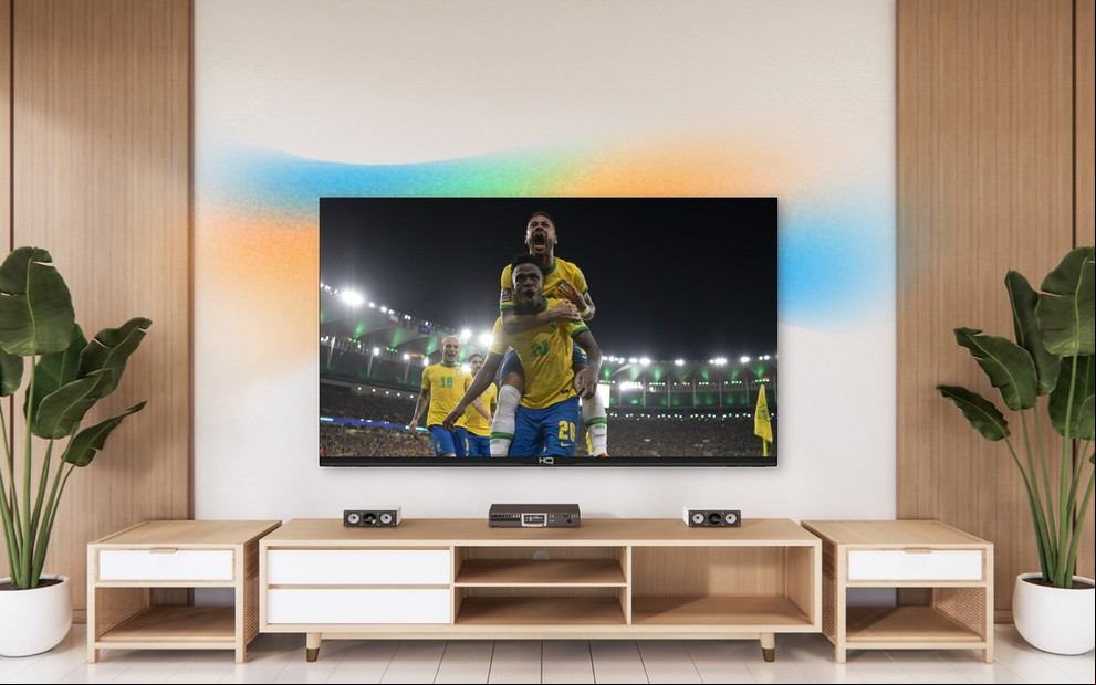 TV HQ exibe jogo da seleção em sala decorada