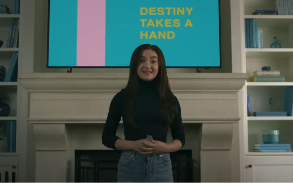 Anna Cathcart em cena do trailer de Xo, Kitty