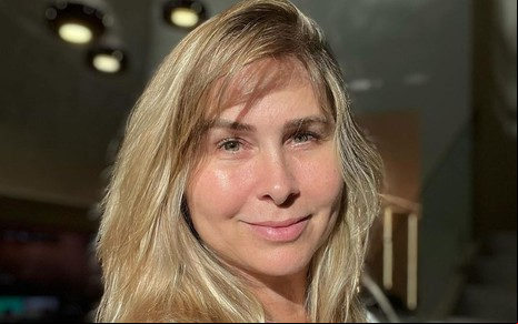 Andréa Sorvetão sorri com deboche