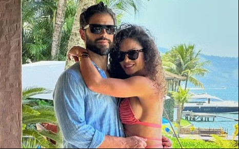 Duda Nagle e Michele Balsamão Morais abraçados