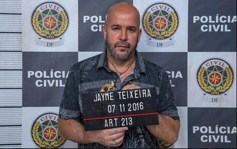 O ator Murilo Benício está careca e com prótese no rosto para ficar diferente na pele de Jayme da série Justiça 2