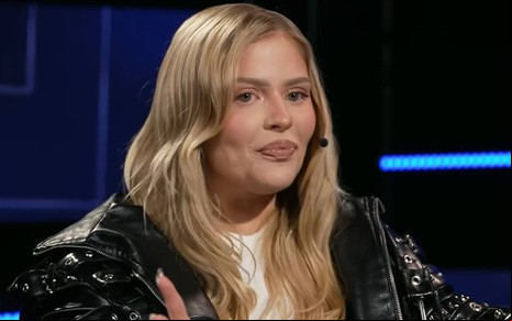 Foto de Luísa Sonza durante entrevista