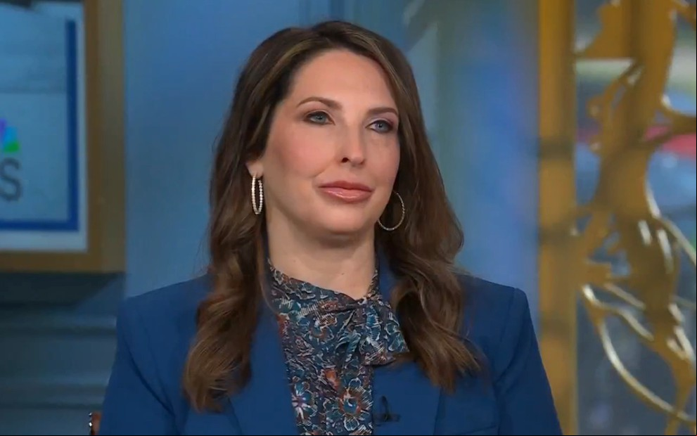 Ronna McDaniel tem expressão seca em aparição no Meet the Press, da NBC