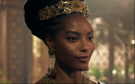 A atriz Sharam Diniz caracterizada como a rainha de Sabá na novela Reis