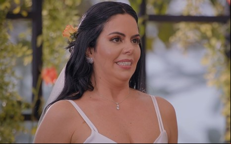 Renata Giaffredo vestida de noiva na cerimônia de Casamento às Cegas Brasil