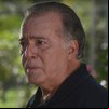 O ator Tony Ramos com expressão séria em cena de Dona de Mim