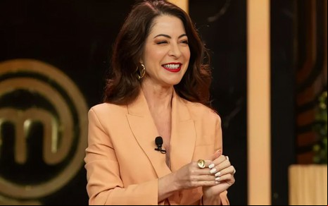 A apresentadora Ana Paula Padrão à frente do MasterChef