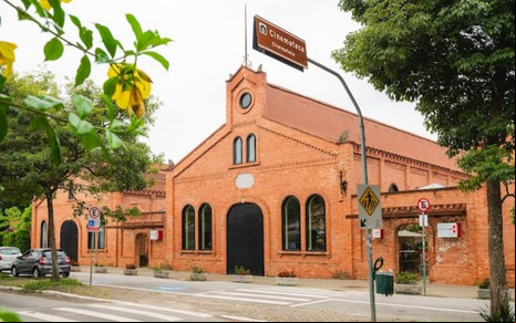 Foto da fachada da Cinemateca Brasileira, localizada na Vila Clementino, em São Paulo
