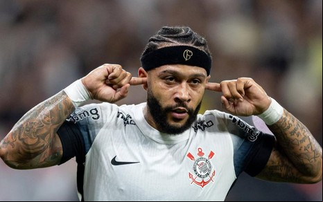 Memphis Depay, do Corinthians, faz a sua tradicional comemoração