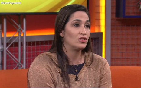 Daniele Hypolito com expressão séria no Bate-Papo BBB