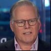David Zaslav, CEO da Warner Bros. Discovery, no cenário da CNBC, usando terno preto e camisa lilás