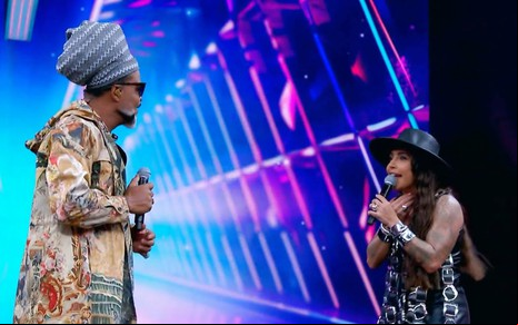 Carlinhos Brown canta com Lauana Prado no palco do Domingão com Huck
