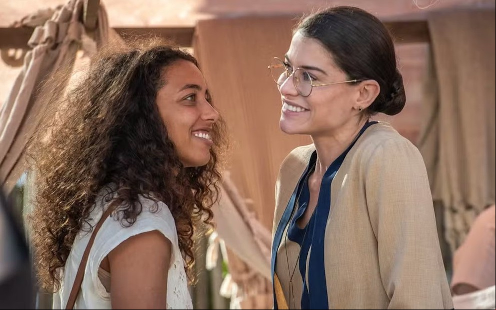 Alice Carvalho e Alinne Moraes dão vida a Otília e Jânia, respectivamente, em Guerreiros do Sol, novela do Globoplay