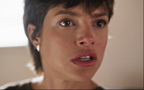 Agatha Moreira em cena de Mania de Você como Luma