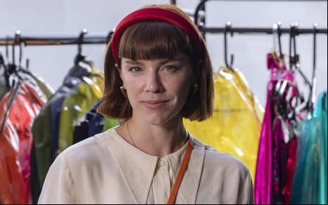 Alice Wegmann como Solange no remake de Vale Tudo, da Globo