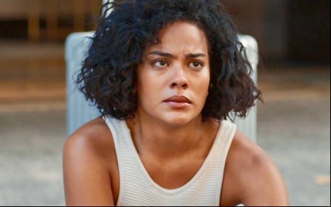 Bella Campos está em cena como Maria de Fátima em Vale Tudo, novela das nove da Globo