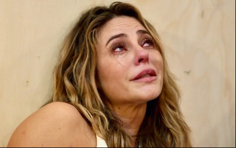 Paolla Oliveira está caracterizada como Heleninha Roitman no remake de Vale Tudo, da Globo
