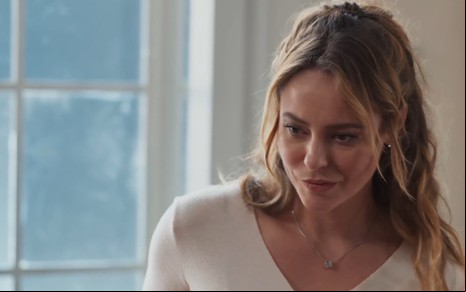 Paolla Oliveira está caracterizada como Heleninha Roitman no remake de Vale Tudo, da Globo