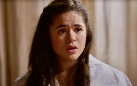 Maisa está caracterizada como Bia, sua personagem na novela Garota do Momento, da Globo