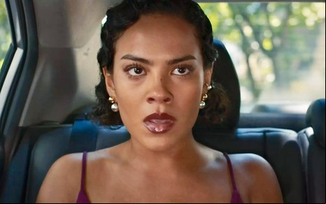 Bella Campos como Maria de Fátima no remake de Vale Tudo, da Globo